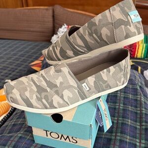TOMS Tan Camouflage Slip-Ons